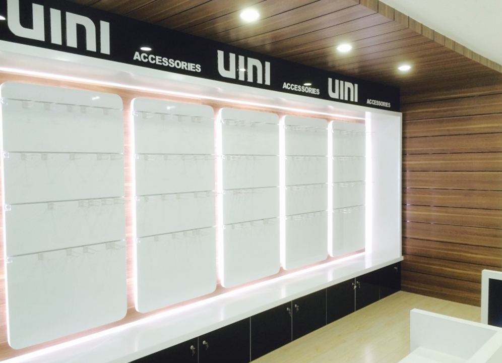 thiết kế nội thất cửa hàng điện thoại uimi